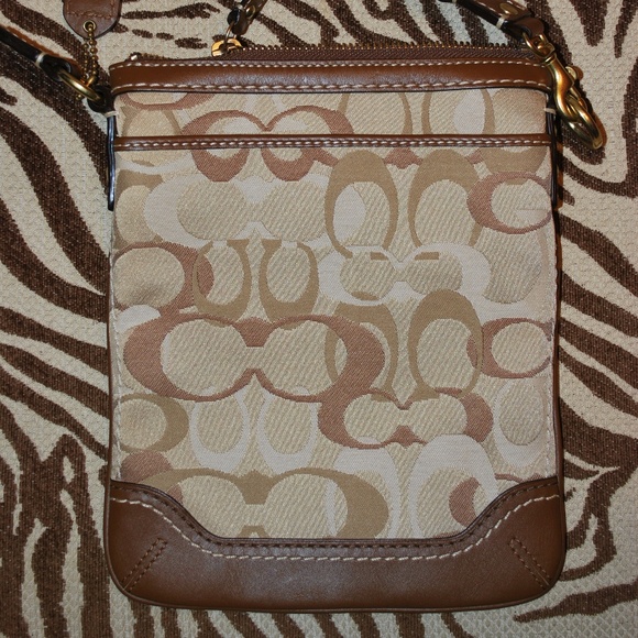 EUC Coach crossbody purse - Picture 2 of 4
